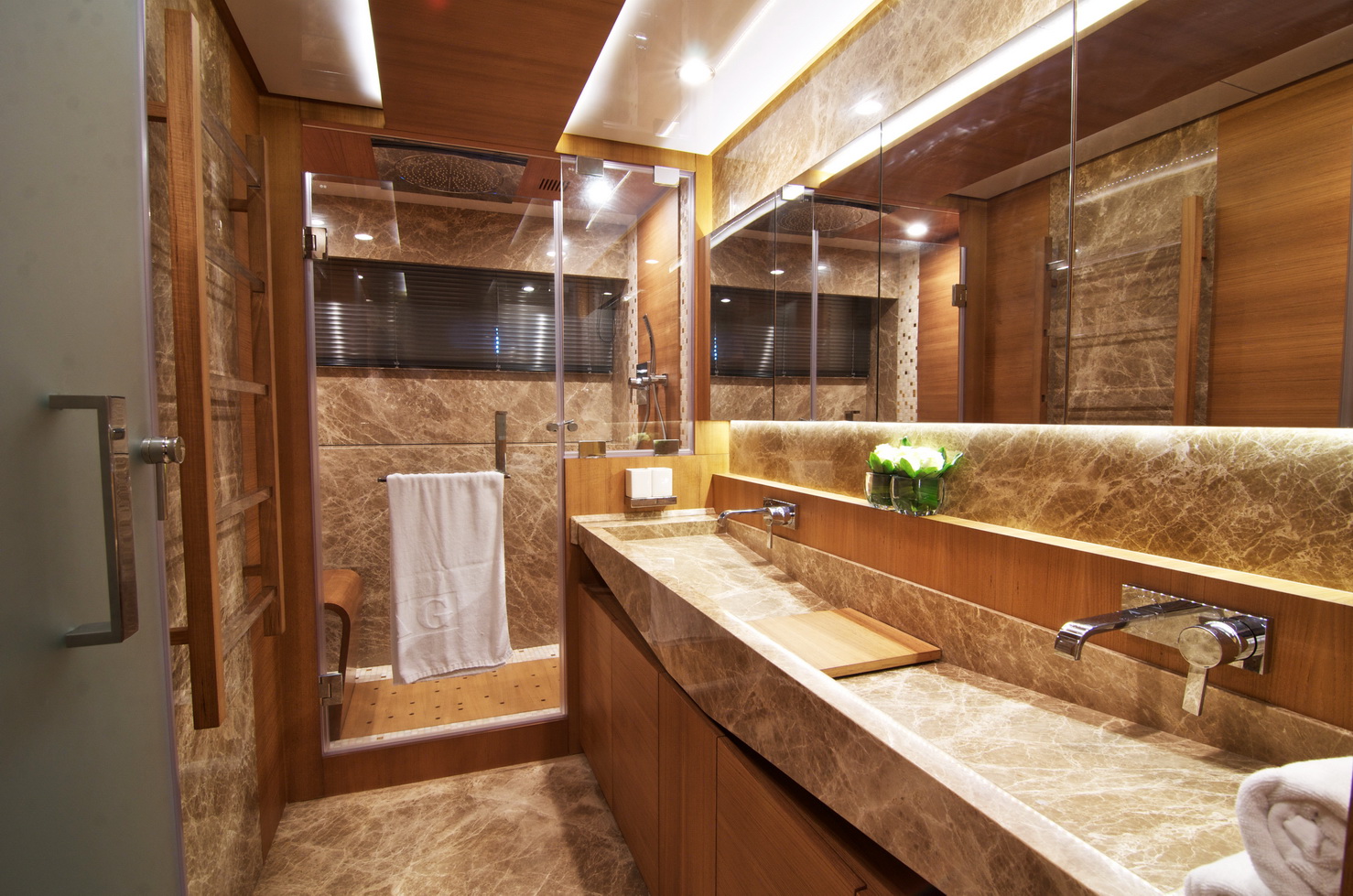 Electra superyacht - Master cabins bathroom