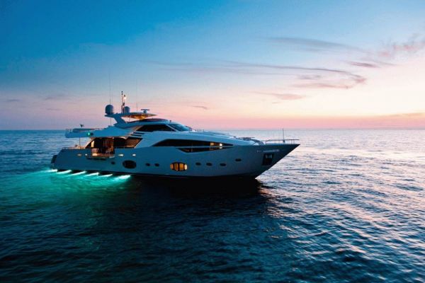 Luxury yacht Custom Line 100´ - Photo courtesy of Ferretti Yachts