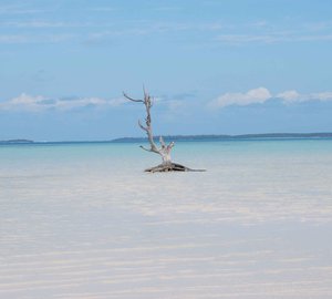 103ft luxury motor yacht DIAMOND GIRL charter special in the Bahamas