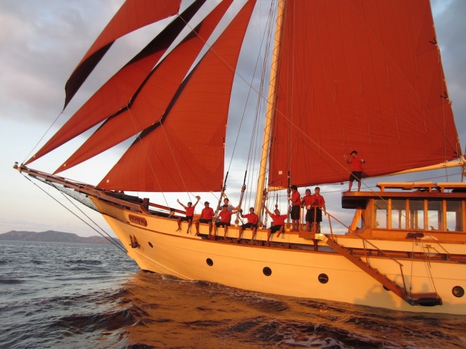 Traditional Phinis Si Datu Bua - Luxury charter yacht