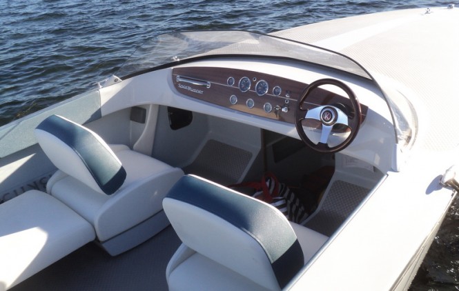 2013 Kavalk SportRunner 25 yacht tender - Dashboard