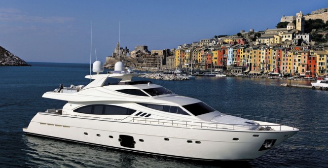 Luxury motor yacht Ferretti 881 RPH in Italy