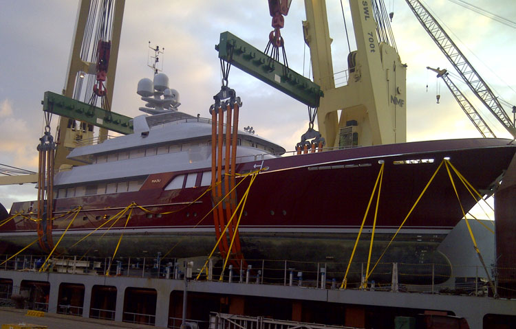 Luxury motor yacht MAZU by Cheoy Lee and Ron Holland