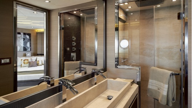 MCY 70 Yacht - Bathroom