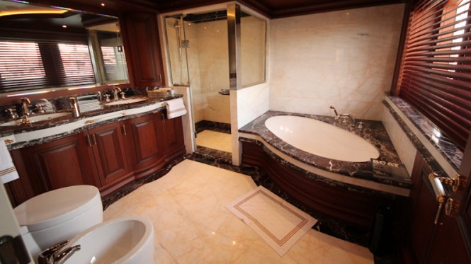 Motor yacht M&M - Bathroom