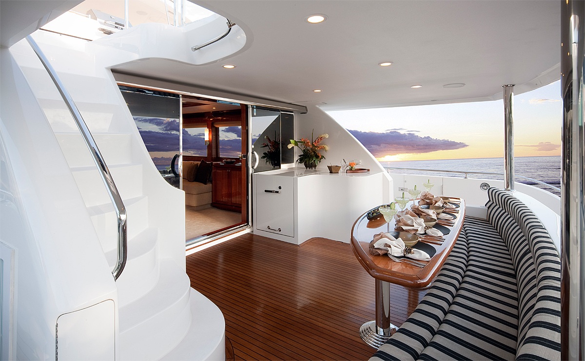 Ocean Alexander 78 yacht - Aft deck