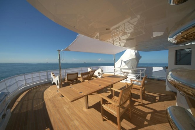 Ocean King 88 luxury yacht Irie Man - Exterior