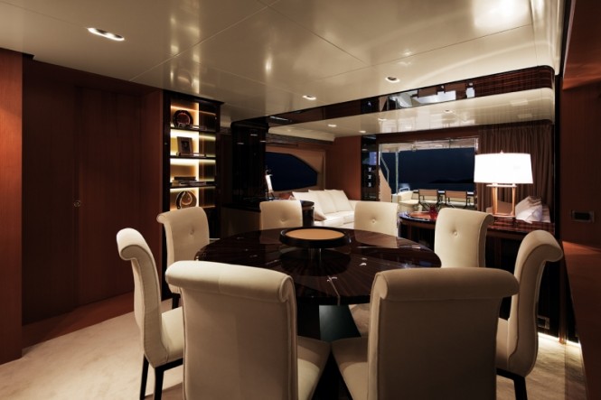 Superyacht Azimut 88 - Dining Area
