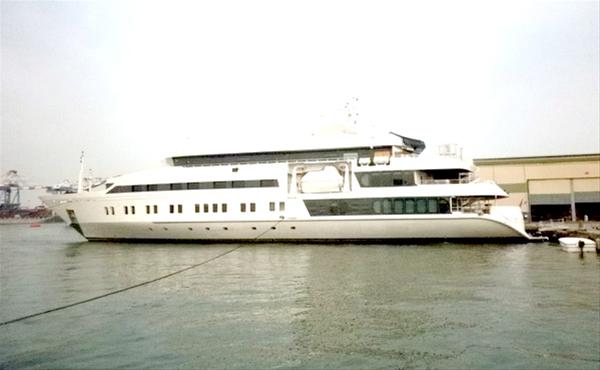227ft luxury motor yacht Saluzi
