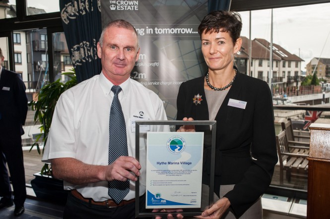 Adrian Gilson receives The Green Blue award from The Crown Estate's Chief Executive Alison Nimmo