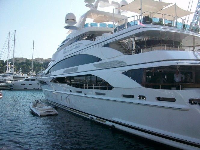 Luxury Motor Yacht Diamonds Are Forever