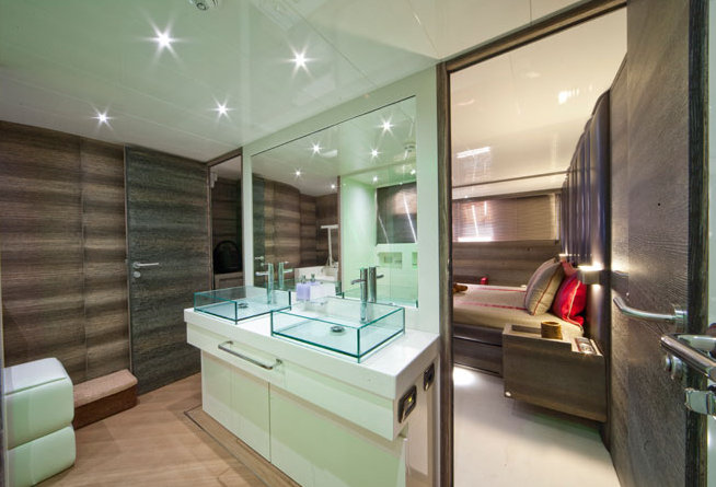 Luxury motor yacht Cerri 102' - Bathroom