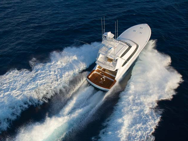 Luxury yacht Hatteras 77 - rear view