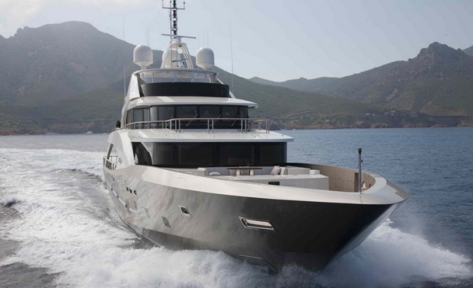 Motor yacht La Pellegrina - front view