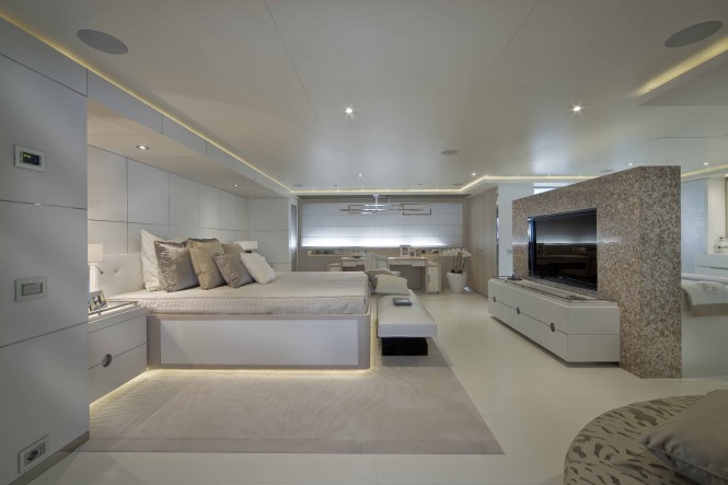 60m CRN motor yacht DARLINGS DANAMA has an exclusive noise cancelling system in the Master Suite. 