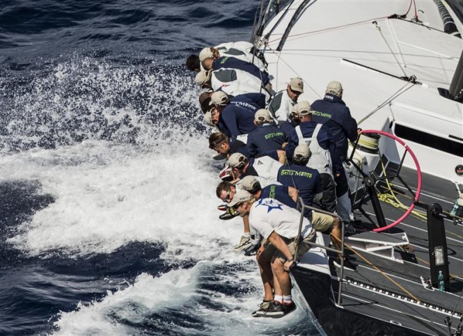 THE CREW ONBOARD BELLA MENTE - Photo Carlo Borlenghi
