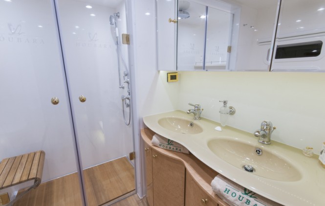 Beautiful catamaran yacht HOUBARA - Bathroom