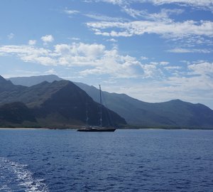 Spectacular charter yacht Drumbeat captured in Hawaii