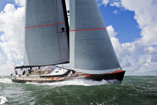 Contest 72CS yacht - side view