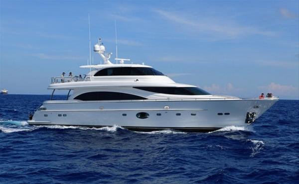 Horizon E88 motor yacht 