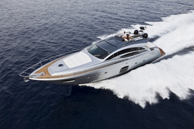 Luxury motor yacht Pershing 74' running