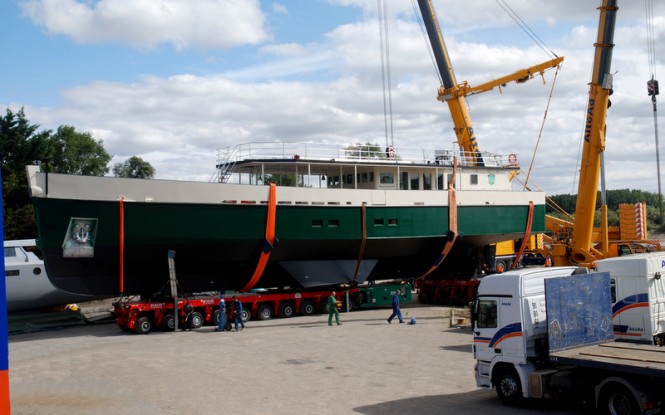 Luxury yacht Cosmoledo by Alu Marine