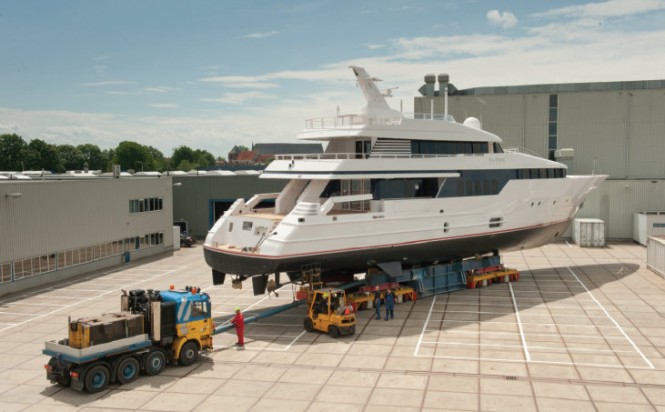 40m superyacht Be Mine refitted by Huisfit