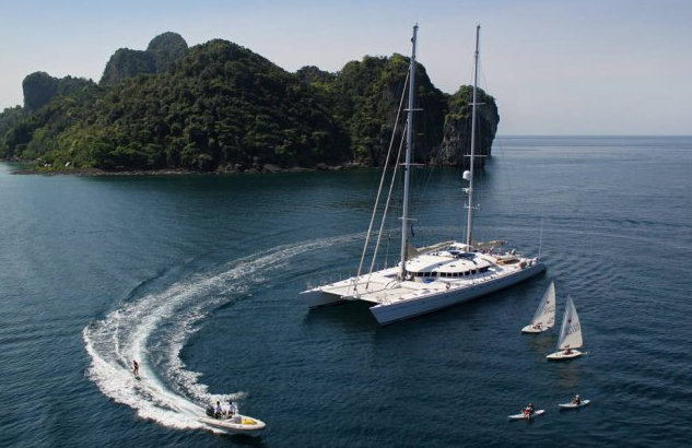 42m catamaran yacht Douce France