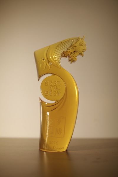 LADY L yacht received the  Robb Report Award