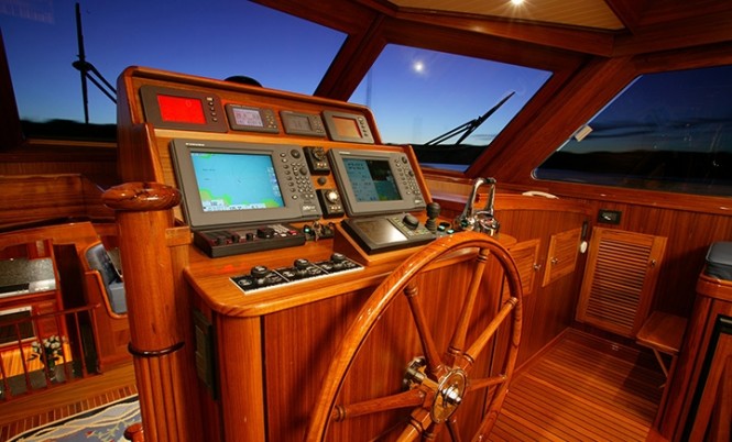 Luxury yacht Excellence - Wheelhouse Luxury yacht Excellence - Wheelhouse