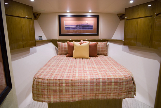 Luxury yacht Viking 82 - Cabin