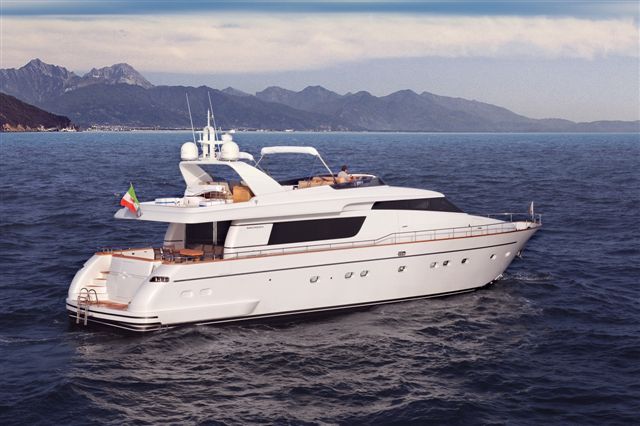 Sanlorenzo SL82 superyacht - rear view