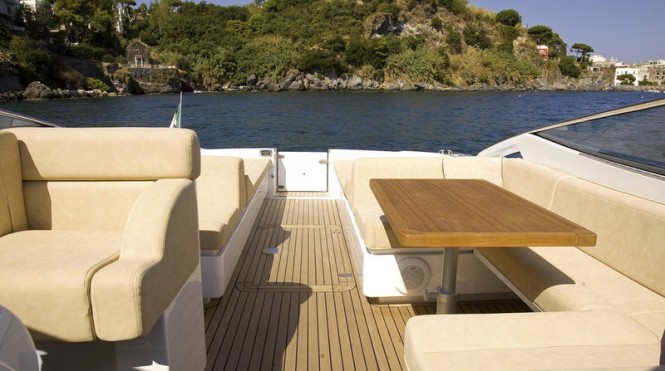 Unica 42 yacht tender - Exterior