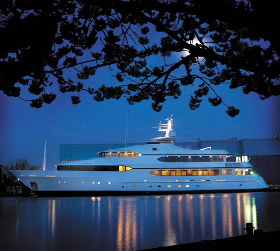 52m Feadship superyacht Dream recently hauled out by Derecktor's new mobile boat hoist