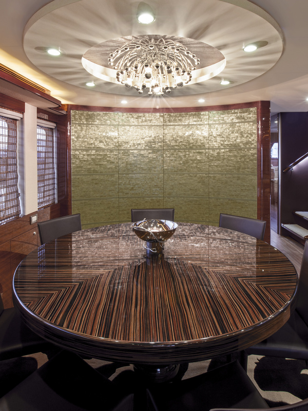 Bravo 88 Yacht - Dining