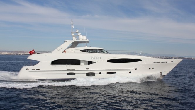 Luxury motor yacht Bronko I running