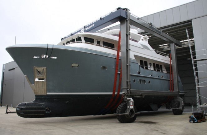 Luxury yacht Bandido 75 - side view