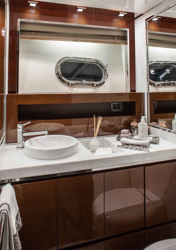 Motor yacht Alpha 76 Flybridge - Dayhead Motor yacht Alpha 76 Flybridge - Dayhead