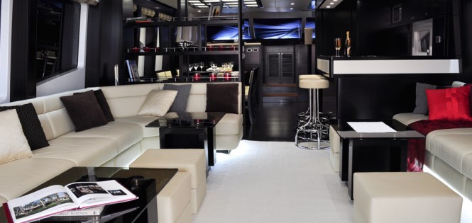 Superyacht Majesty 88 - Main Saloon Superyacht Majesty 88 - Main Saloon