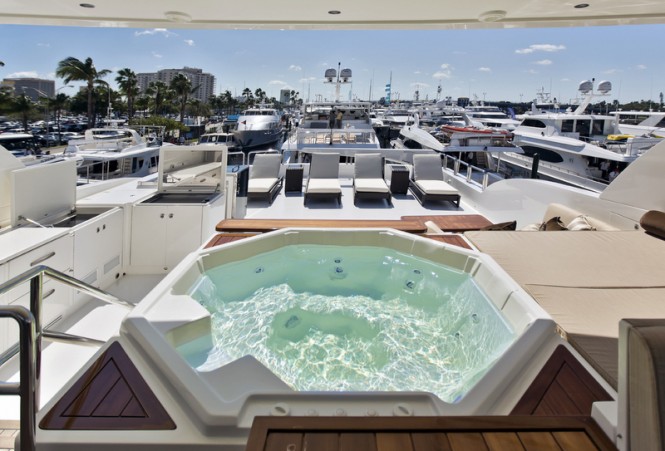125ft motor yacht Gigi II - Spa Pool