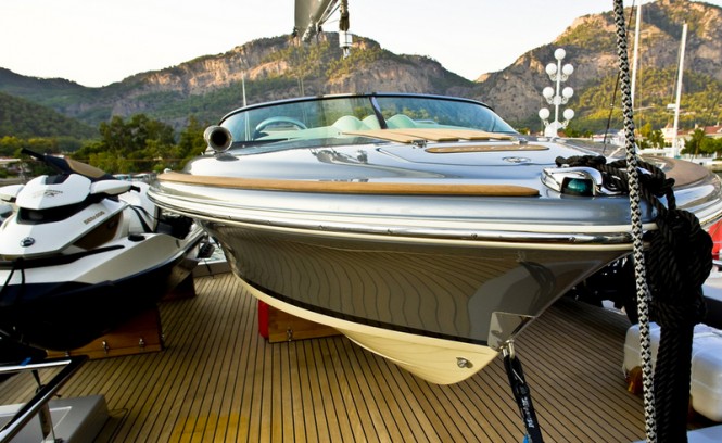 60 Years Yacht - Flybridge - Tenders