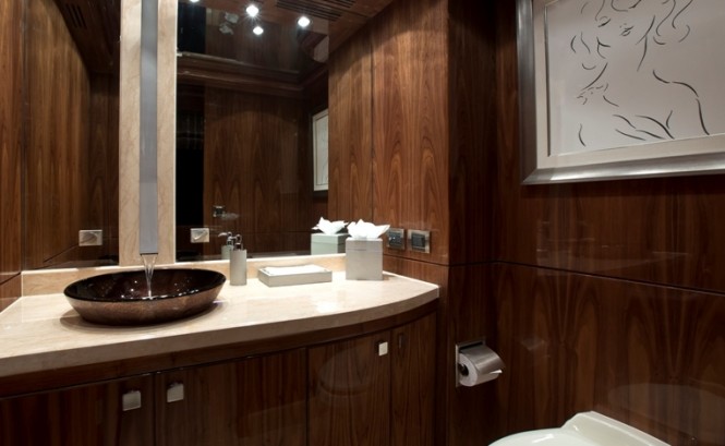 Gigi II Yacht - Day Head