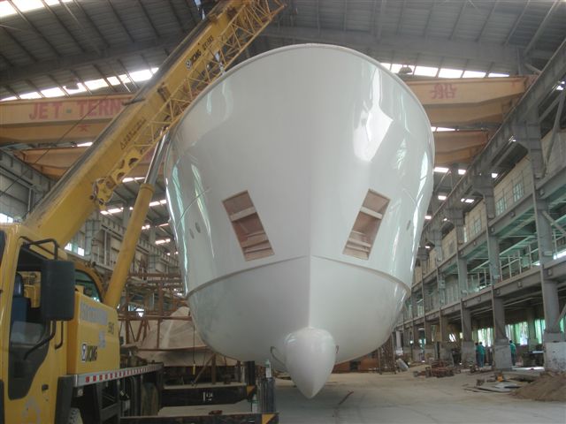 Hull of Selene 92 yacht - front view
