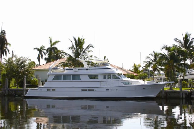 Luxury charter yacht BELLA SOPHIA built by Hatteras Yachts