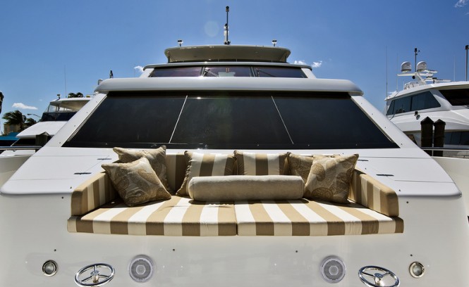 Luxury yacht Gigi II - bow