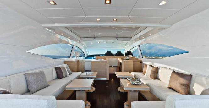 Luxury yacht Mangusta 72 - Interior
