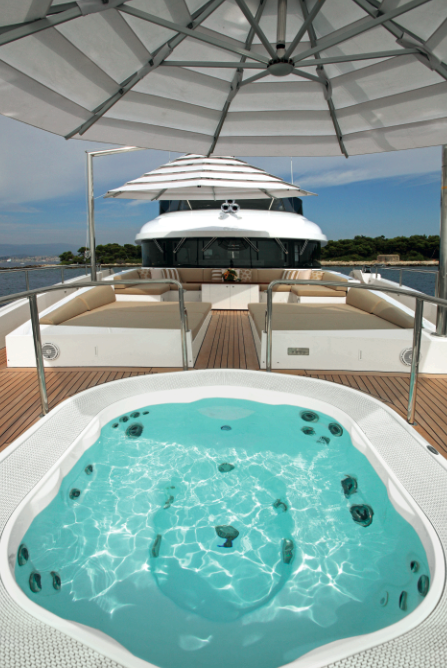 Motor yacht Classic Supreme 132 - Exterior - Spa Pool Photo credit Thierry Ameller