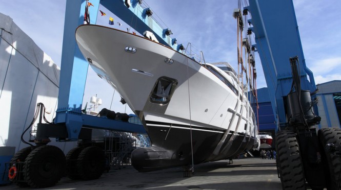 Benetti Classic 121 motor yacht Dyna