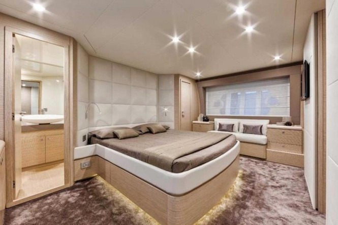 Ferretti 690 Yacht - Cabin