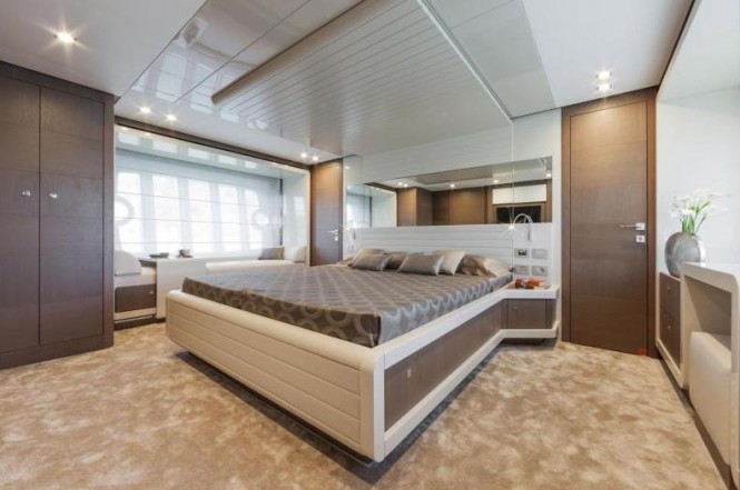 Ferretti 870 Yacht - Cabin
